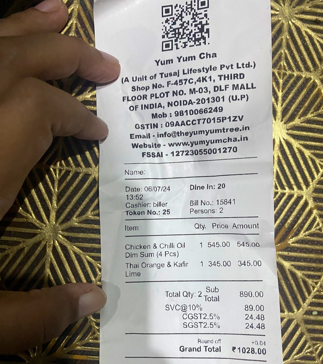 agacharu's tweet photo. So I recently visited this Famous restaurant #YumYumCha. The price is too steep for the portion size. Four pcs of dimsums for 645 which is just sufficient for one person. 
Matlab kahan se leke aa rahe ho ingredients? #toopricey #foodreview #expensiverestaurant #vloggers https://t.co/JAi83jfW02