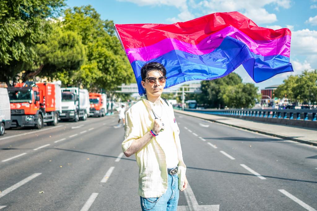 Nuestro cocoordinador <a href="/alexurbanpop/">Alex Robles</a> hablando sobre vivir el Orgullo Estatal LGTBI+ y de la situación de las personas bisexuales elpais.com/sociedad/2024-…