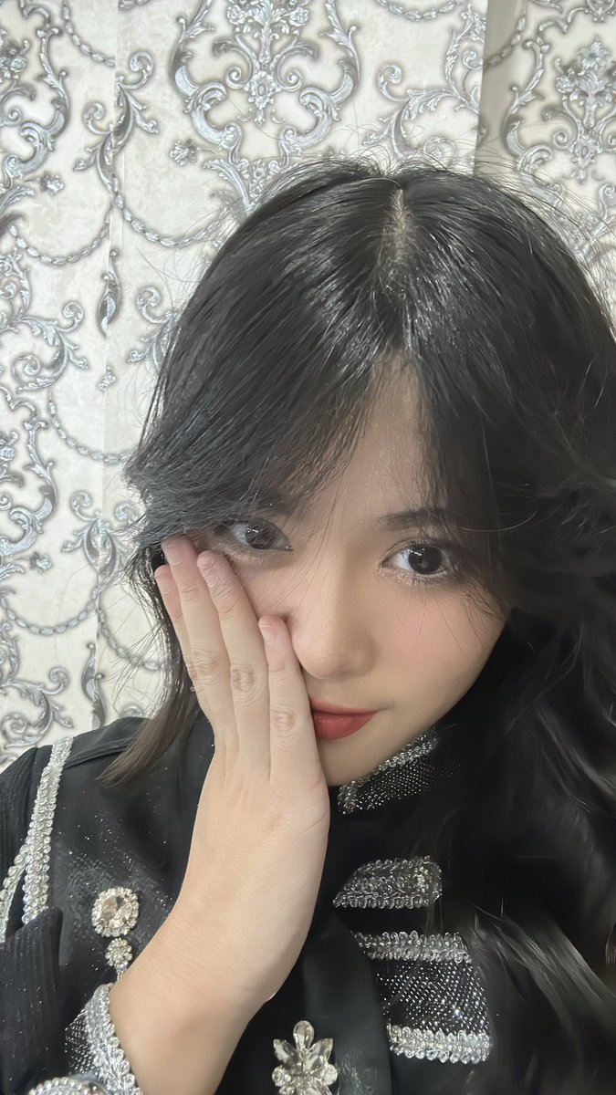 AdelRevaaa's tweet photo. makasihh semuanya buat rangkaian theater sementara jogja dan surabayaa!!! bener bener kenangan indah buat akuuuu🥹 https://t.co/oH5htKX9Qx