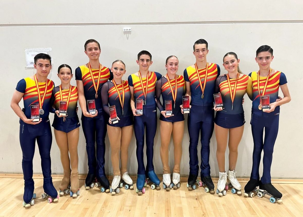 FCPatinatge's tweet image. [🛼] Catalunya, la fàbrica d’Espanya 🛠️⚙️🏭🏅
Pluja de medalles de l’artístic català en el campionat estatal de lliure, cadet, juvenil, júnior i sènior. #SomArtístic Som 💯
💯Enhorabona cracks !! 👏
📍Maria de Huerva-Saragossa
#esportcat @Skatidor