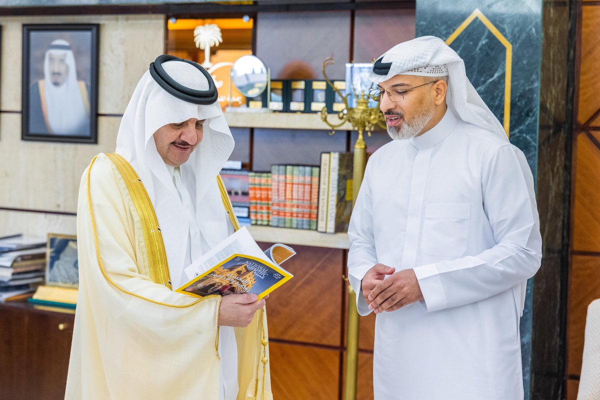 alsheikhphoto's tweet photo. تشرفت بلقاء صاحب السمو الملكي الأمير #سعود_بن_نايف بن عبدالعزيز حفظه الله أمير المنطقة الشرقية في مكتب سموه بديوان الإمارة اليوم وأن أقدم لسموه الكريم الصورة الفائزة بجائزة خليفة الدولية النخلة في عيون العالم بدولة الإمارات 2024 فخور بما حققته لوطني

#المنطقة_الشرقية
#الاحساء https://t.co/C0Ux1I8mOz