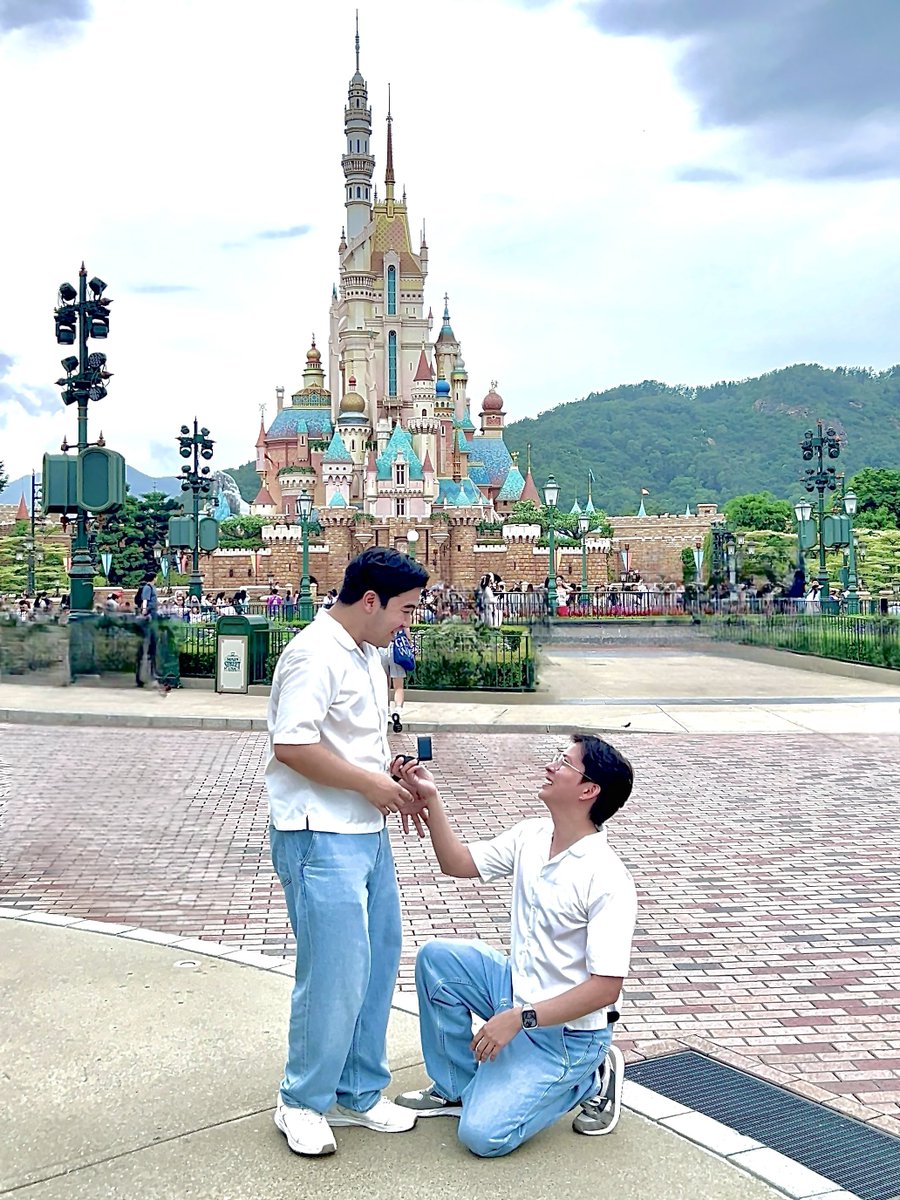 spacetempura's tweet photo. He said "Yes!" 💍👨🏻‍❤️‍👨🏻

I'm going to marry my bumble match! 💛🐝

06/14/2024 https://t.co/emDmDzRX8j