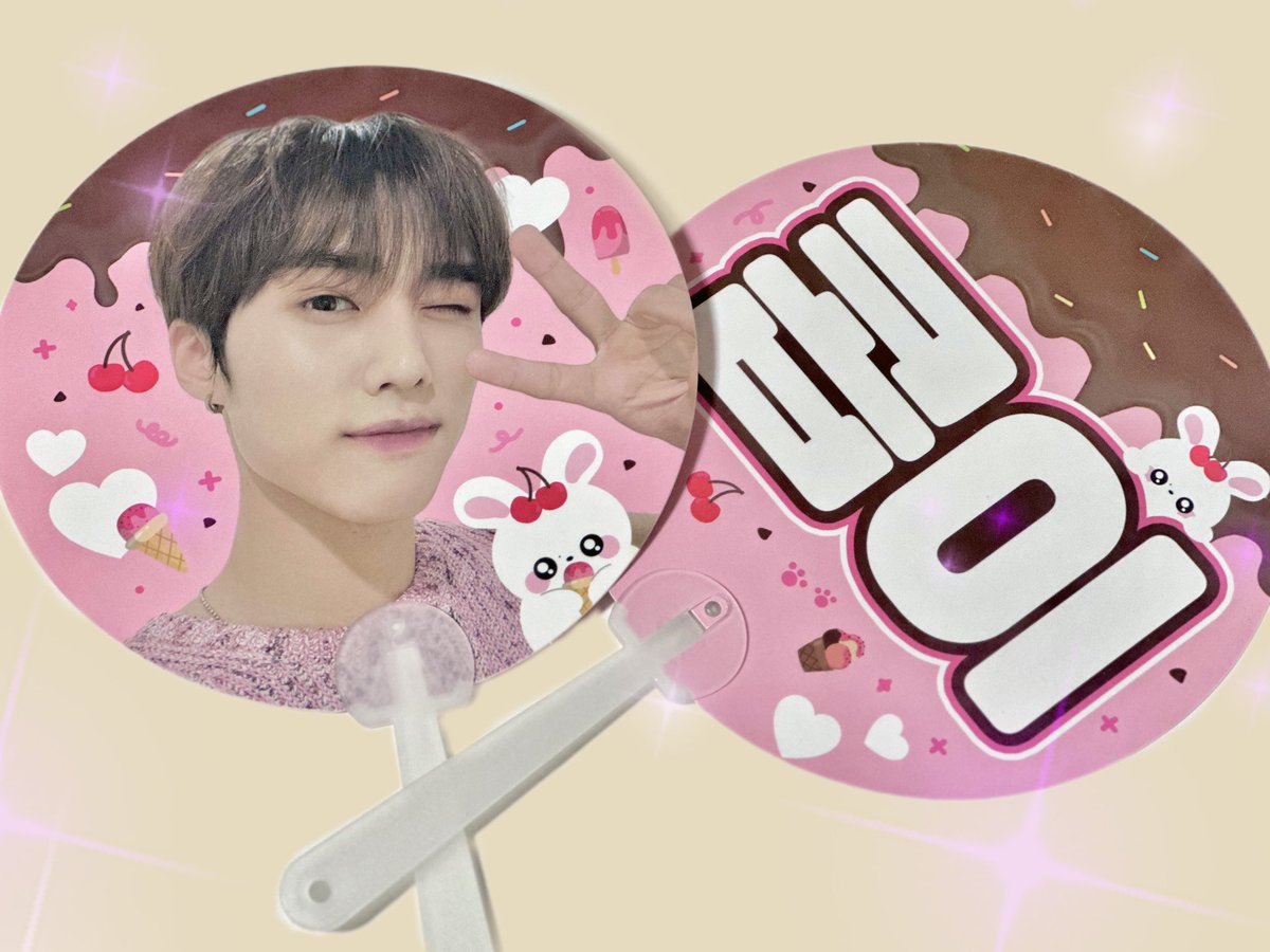 💖🐰🍀𝑻𝑯𝑬 𝑩𝑶𝒀𝒁 𝑾𝑶𝑹𝑳𝑫 𝑻𝑶𝑼𝑹 : 𝒁𝑬𝑵𝑬𝑹𝑨𝑻𝑰𝑶𝑵 𝙄𝙄 💖🐰🍀

#더보이즈 제너레이션2 콘서트에서 #제이콥 부채 나눔합니다 💛

🍀 날짜: 7/12, 7,13, 7/14

시간과 장소는 당일 타래를 통해 공지됩니다!
많은 관심 부탁드립니다!🐰