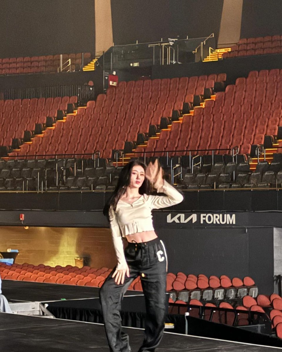 chaeryeeonge's tweet photo. ︵  ˖ 𓆩♡𓆪  An extraordinary day listening to melodies and also enjoying the day with having fun at music. Many things I can attend to give a new impression in my life and provide an eternal life remembered in my mind and also lifelong. https://t.co/32FaOQPvFe