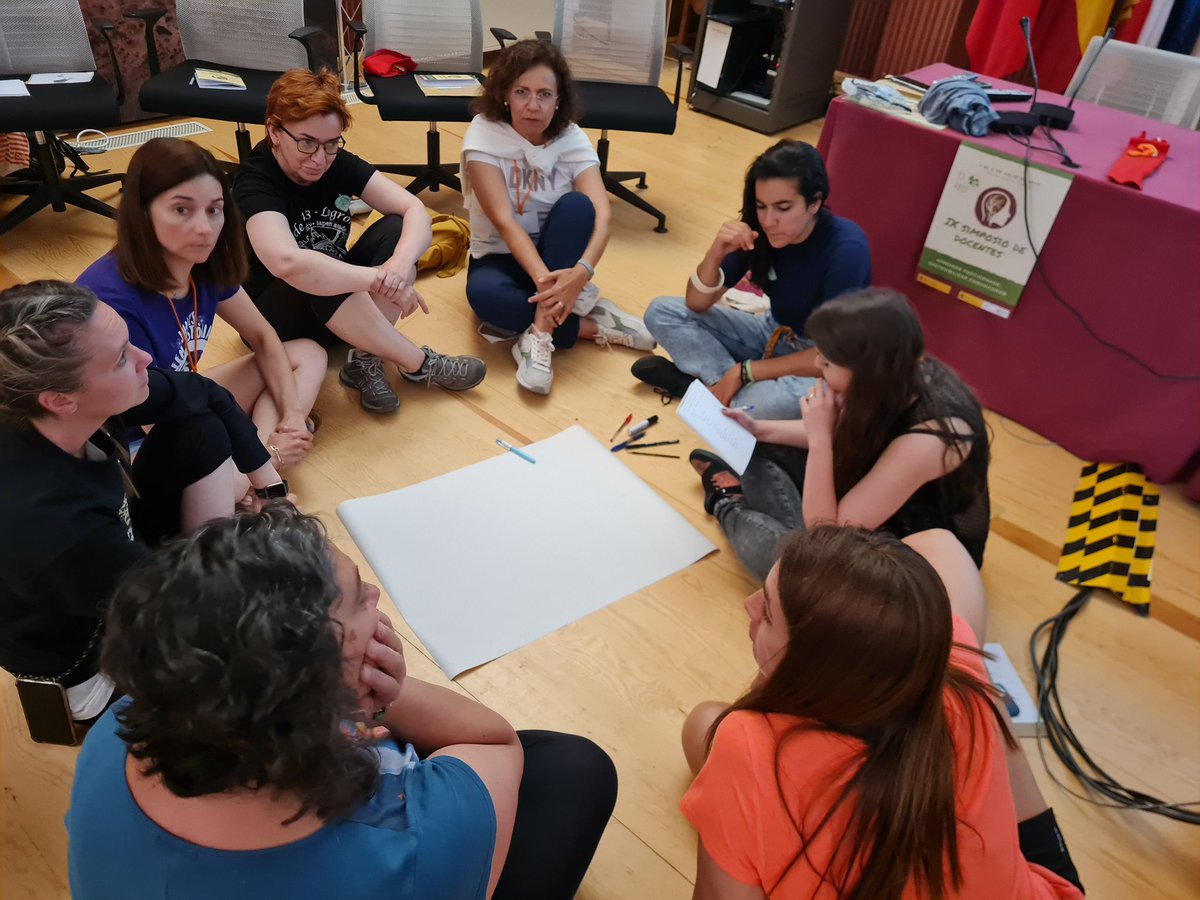 Facilitando taller"Acompañar desde la Calma y la Ilusión.Comunicar desde la emoción"Ed. Ambiental-Ed. Emocional. La Naturaleza nos humaniza y ayuda a acompañar desde el respeto. Creamos vínculo para comprender su cuidado💚 #IXSimposioESenRED
<a href="/esenred21/">ESenRED</a> <a href="/xcentresostcv/">Centres Sostenibles de la Comunitat Valenciana</a>  <a href="/XCentres/">Centres X Sostenibilitat Castelló</a>