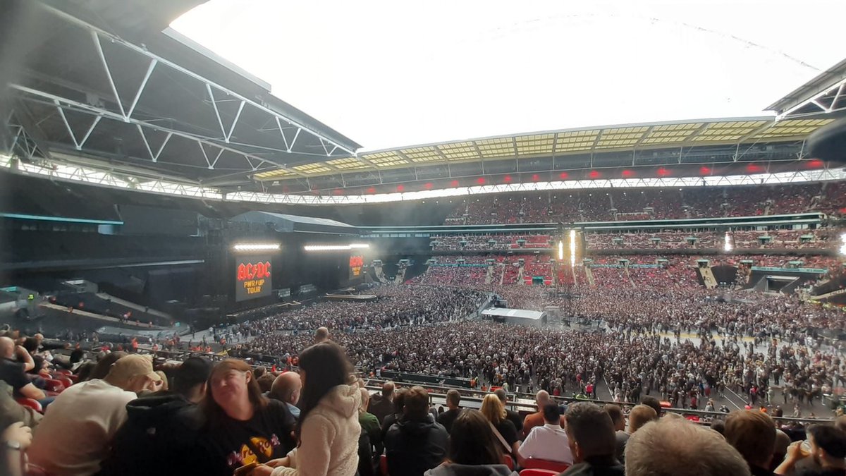 All set for a rockin good night #ACDC #Wembley #livemusic