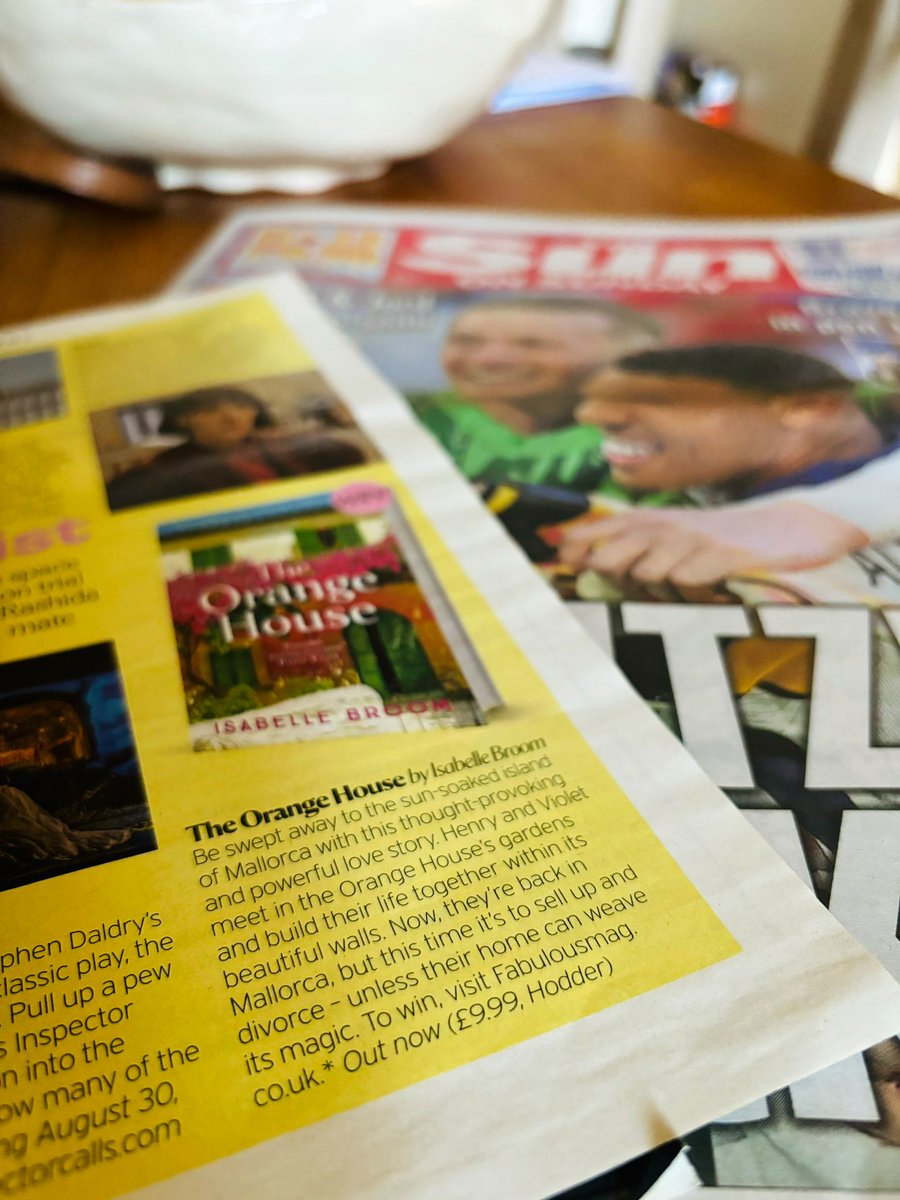 My book is reviewed in <a href="/Fabulousmag/">Fabulous</a> today and I am THRILLED! Go to the website for your chance to win a copy 🍊

#TheOrangeHouse