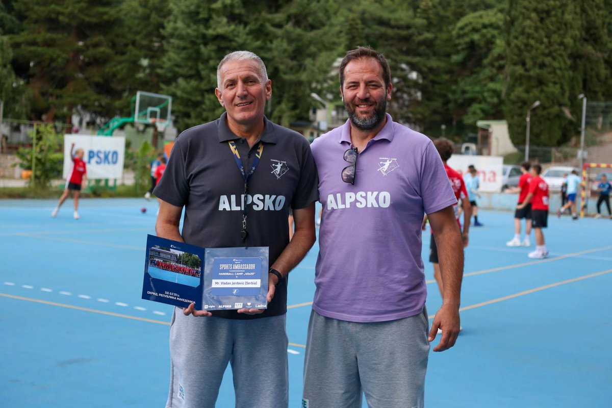 handballMKD's tweet photo. On behalf of the entire organization of #HandballCamp40x20_Macedonia @goki_mrcaloto awarded the role of SPORTS AMBASSADOR to our guest from @pickhandball Academy, Vladan Jordović.
.
#HandballCamp #Handball #HandballKids #Macedonia 
#NoPlaceIRatherBe
#СеГледамеВоОхрид https://t.co/32HURFdPqp