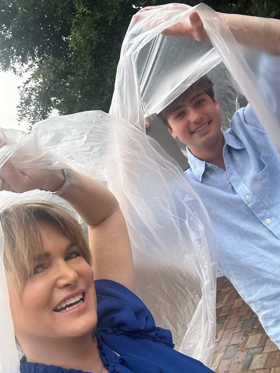 When you think you'll leave church before the storm hits - but don't quite make it!! 🤪 Please be more prepared for the coming days - we'll have hourly updates for you on ⁦<a href="/FOX26Houston/">FOX26Houston</a>⁩