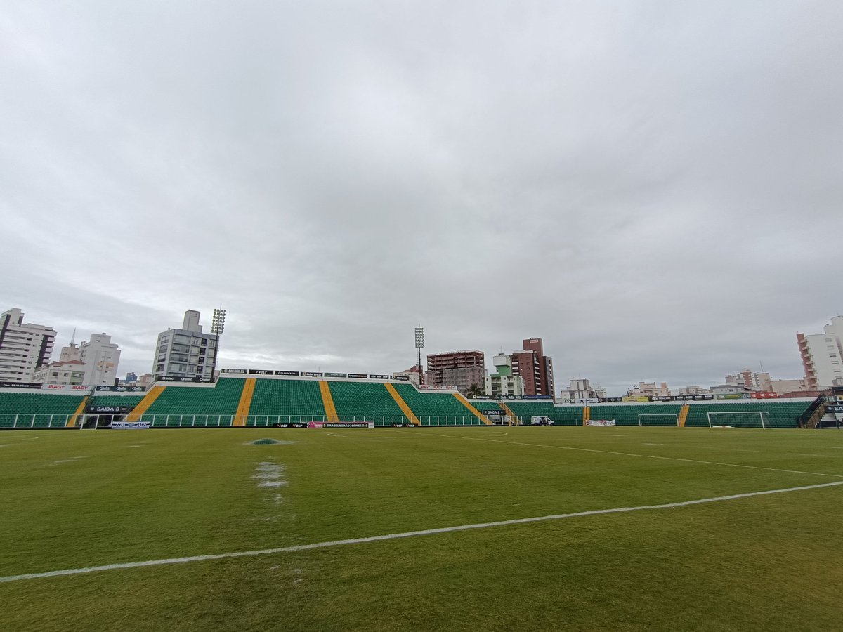 Parou de chover. Devemos ter jogo às 16h30.