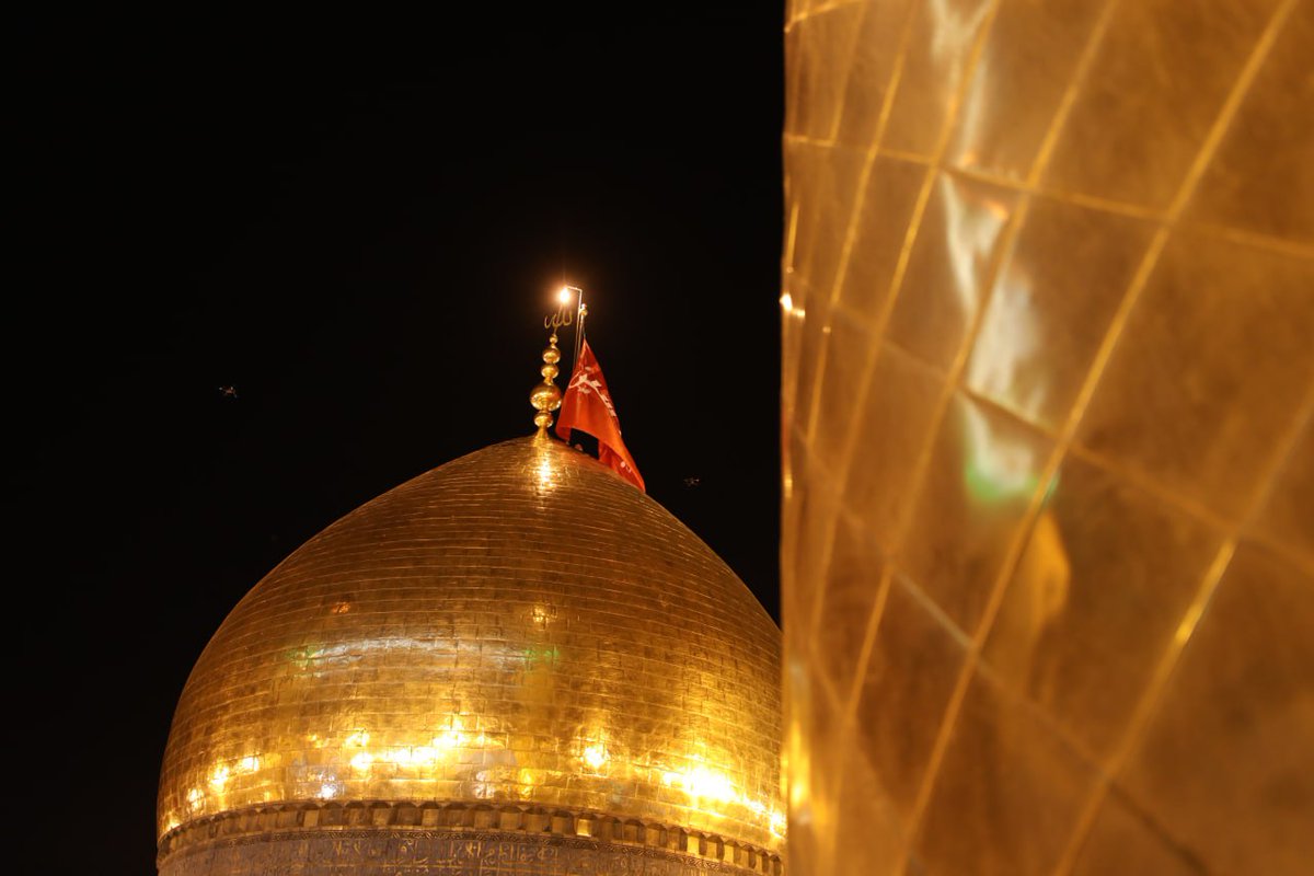 imamhussainorg's tweet photo. رفع راية الحزن والعزاء فوق قبة مرقد الإمام الحسين عليه السلام
#وفاء_للحسين 
#العتبة_الحسينية_المقدسة https://t.co/aJyshfIeOb