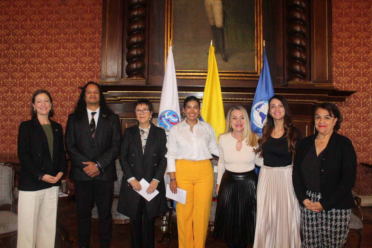 asodiplo's tweet photo. El viernes 5 de julio de 2024, en honor al Día Internacional de la Mujer en la Diplomacia, @asodiplo en colaboración con @unidiplo organizó el conversatorio "Mujeres en la Diplomacia: Desafíos y Oportunidades".
#Diplomacia #MujeresEnDiplomacia #ASODIPLO https://t.co/LF3QdhdDan
