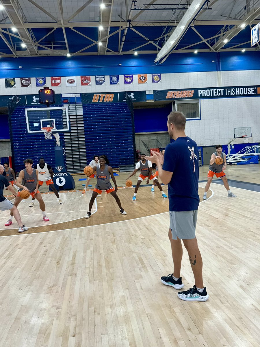 SkyhawkHoops's tweet photo. Summer Session Week 2 ✅ 

#WeDoUs #MartinMade https://t.co/xezg6B4Mxw