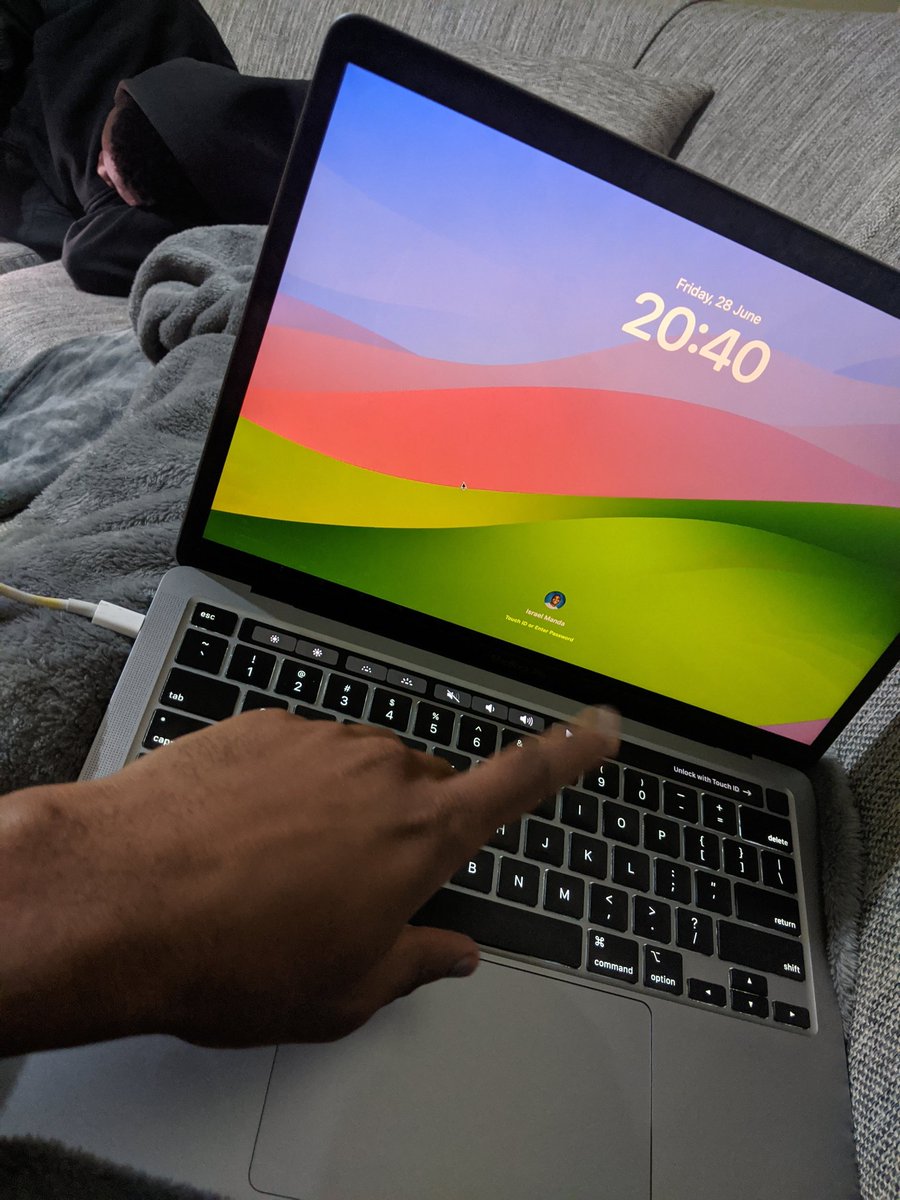 izzythedesigner's tweet image. Working on my Mac and Work PC has made me realize how intuitive and user-friendly Apple products truly are. I don't get why some say otherwise!
Because uh!!! 
 #TechSwitch #MacVsPC #UserExperience #Apple