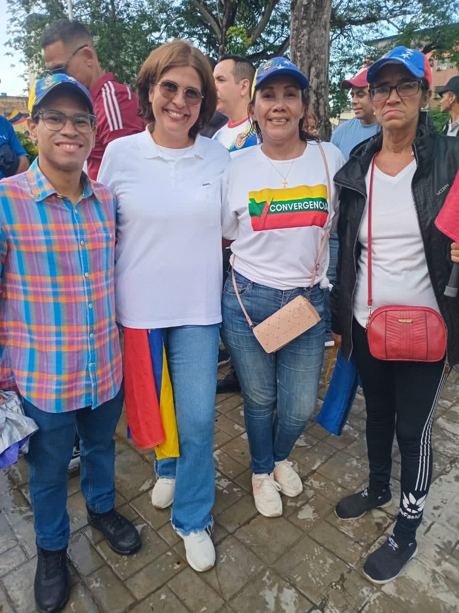 Junto a nuestra amiga y compañera de lucha María Gabriela Hernández, quién durante años ha demostrado con ejemplo, sus valores democráticos, lealtad y compromiso.

Agradecemos por todo su apoyo, seguiremos trabajando juntos en esta hermosa labor de rescatar a nuestra Venezuela.