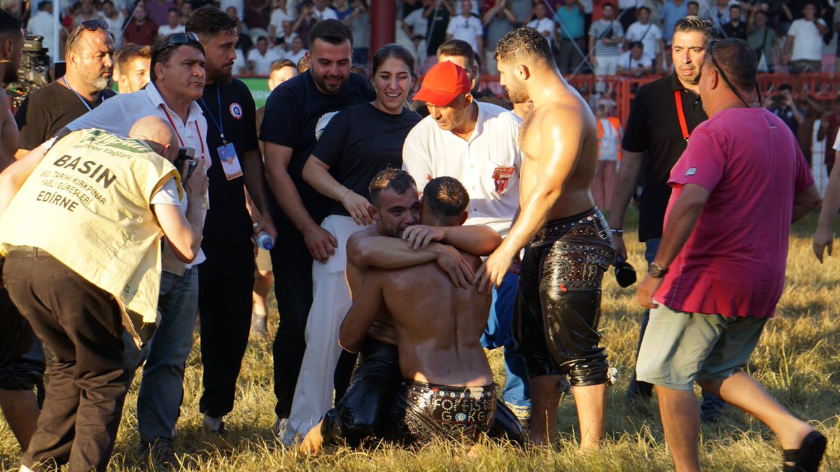 Tarihi #Kırkpınar Güreşleri’nde başpehlivan olan Yusuf Can Zeybek’i ve tüm kategorilerde dereceye giren pehlivanlarımızı yürekten tebrik ediyor, güreş sporuna gönül veren ve ata sporumuz güreş’e katkı veren herkese şükranlarımı sunuyorum.