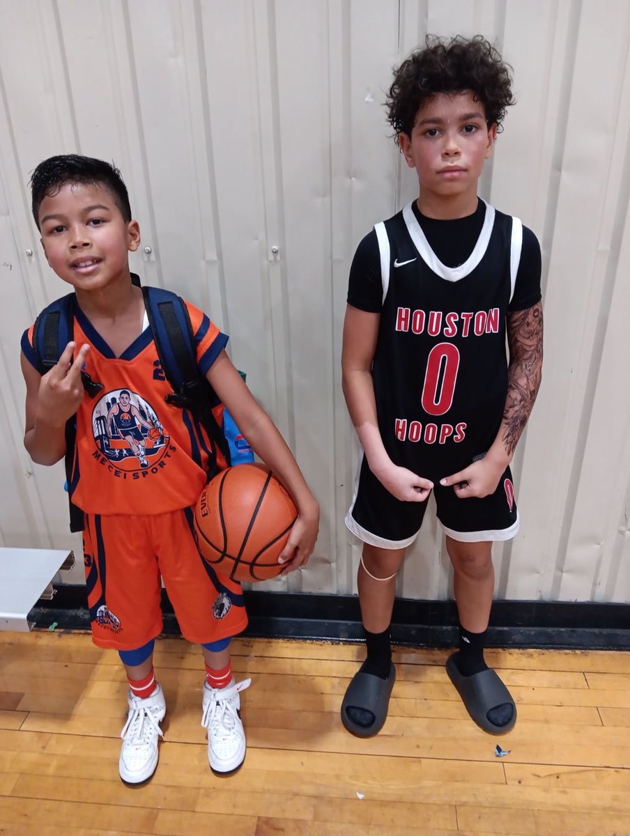 Gym 12:15pm 
Houston Hoops Black-  39
VS 
MECEI -  34

#23 Sebastian Jones-10
#0 Eli Murphy-16
#gmi2024