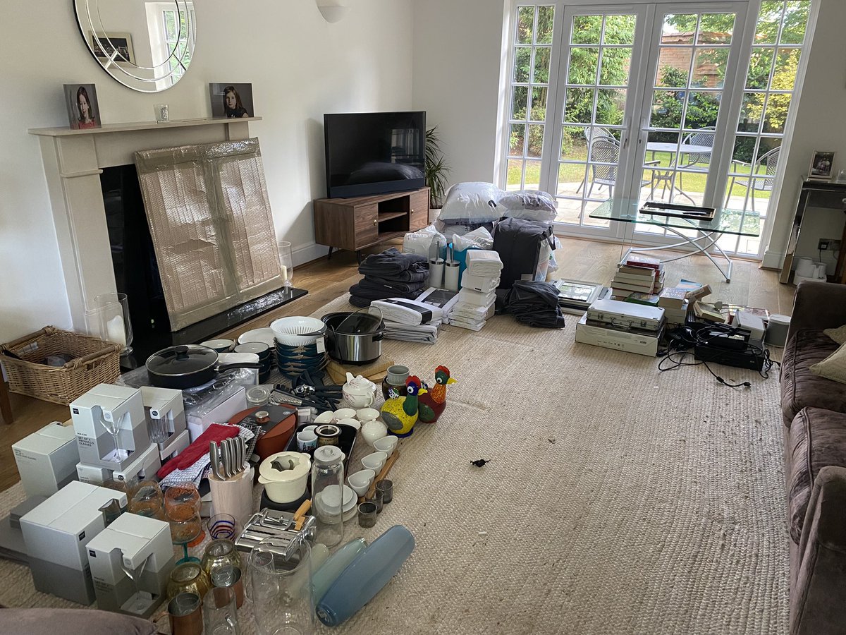 rileyfo's tweet image. There is something ever so depressing about seeing your life laid out on a rug in this way. I’m either ready for @Pickfords tomorrow, or @StaceySolomon has been up to her old tricks #sortyourlifeout