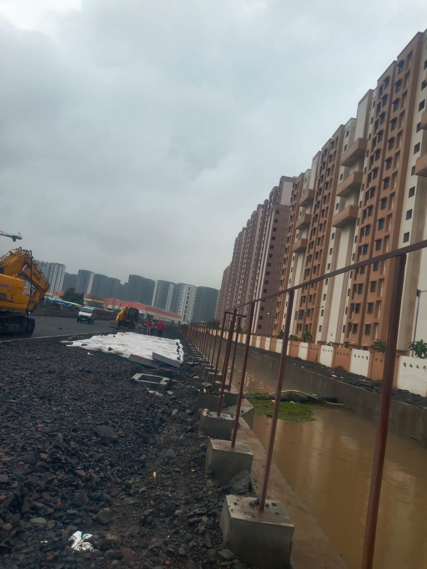 This is the condition of the cidco mass housing scheme in Taloja. <a href="/CIDCO_Ltd/">CIDCO Ltd</a> is giving possession to winners who are waiting for a very long time and even after waiting this is what they are offering to winners who are middle class people.
#ShameOnYouCidco #justiceforcidcowinners