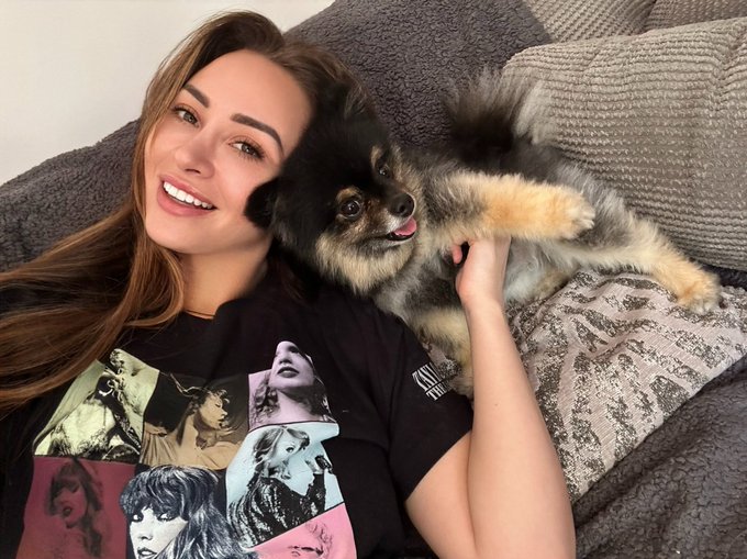 Whenever I wear my @taylorswift13 merch I always get sweet comments from her fans. Thank you for making<a class="tags" target="_blank" title="On Twitter" href="/?out=eyJ0eXAiOiJKV1QiLCJhbGciOiJIUzUxMiJ9.eyJpYXQiOjE3MjA3MjgyNzMsImlzcyI6InR3cG9ybnN0YXJzLmNvbSIsIm5iZiI6MTcyMDcyODI3MywiZXhwIjoxNzUyMjY0MjczLCJyZWRpcmVjdF91cmwiOiJodHRwczovL3R3aXR0ZXIuY29tL3RheWxvcnN3aWZ0MTMifQ.SInnHTb-fp2jM4vAOR6WqOtXITxudjlxfzFbGd9zImkse1Z6v0icB-j-TYjKPgGw0Y48SuJM1cWtM7gohMTD8A">@taylorswift13</a>