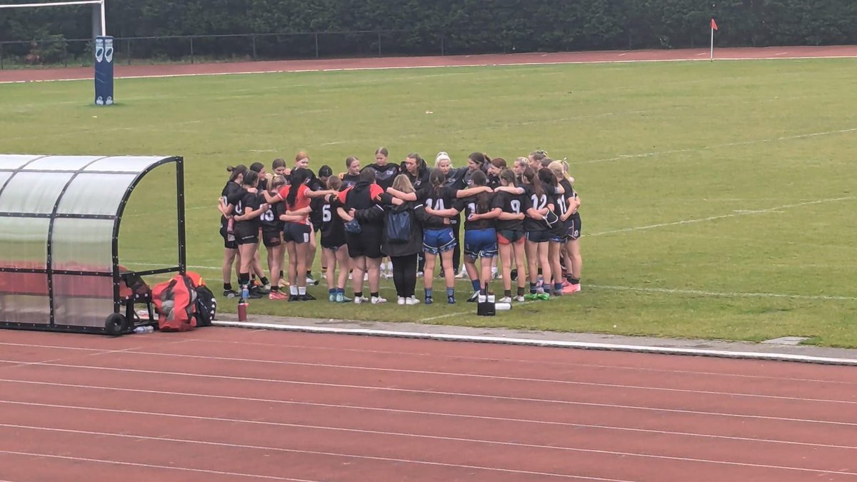 Such a privilege to get to coach this wonderful bunch 🌹
A great day of girls rugby <a href="/VickyMolyneux1/">Vicky Molyneux</a> <a href="/gracebanks05/">Grace Banks</a>