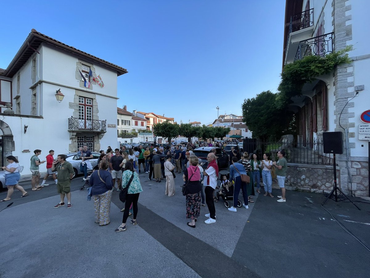 🔴 AZKEN ORENEKOA

Peio Dufauk irabazi ditu 6. hautesbarrutian hauteskunde legegileak, 714 bozeko diferentziaz, <a href="/EHBai/">EH Bai</a>|tik Frente Herritarraren izenean. Historian lehen aldiz, diputatu ezkertiar abertzale bat izanen du Ipar Euskal Herriak Parisen.

<a href="/euskalirratiak/">Euskal Irratiak</a> <a href="/antxetairratia/">Antxeta Irratia</a>