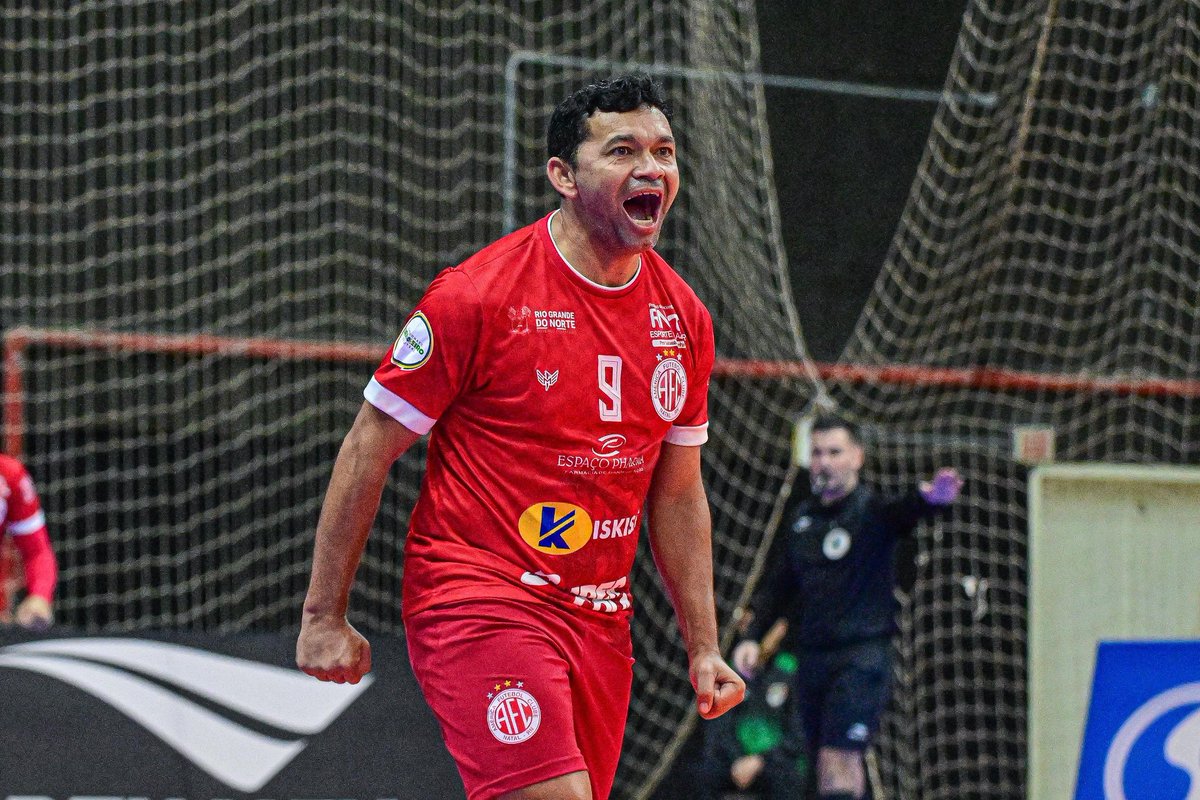 América goleou o Concórdia Futsal/SC por 5 a 2 e assumiu a vice-liderança do grupo B no Campeonato Brasileiro de Futsal.

Os gols do alvirrubro foram marcados por Betinho, Rogério, Anderson Tangará, Dedê e Bruno.

📸 Ricardo Artifon