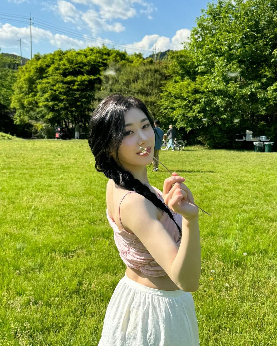 chaeryeeonge's tweet photo. 𓉮ֶ ⠀⌒  Pollen scattered by the wind that directs it towards beauty from the sunlight that brings it to worldly beauty carried in the wind by several strands of natural and 𝘩𝑒𝑎𝑣𝑒𝑛𝑙𝑦 𝑏𝑒𝑎𝑢𝑡𝑦. https://t.co/mTvwSRAR7l