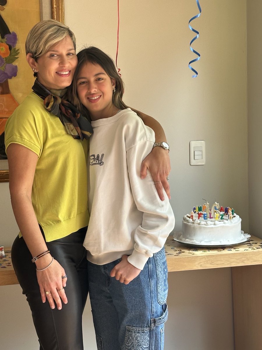 Veronicalcocerg's tweet photo. Amor de mi vida, ¡Feliz vuelta al sol! 🎂🎉🎁

Que todos tus sueños se hagan realidad. Gracias por haberme escogido como tu mamá, para caminar juntas esta aventura llamada vida. ❤️ https://t.co/yuFrXqB7Qj