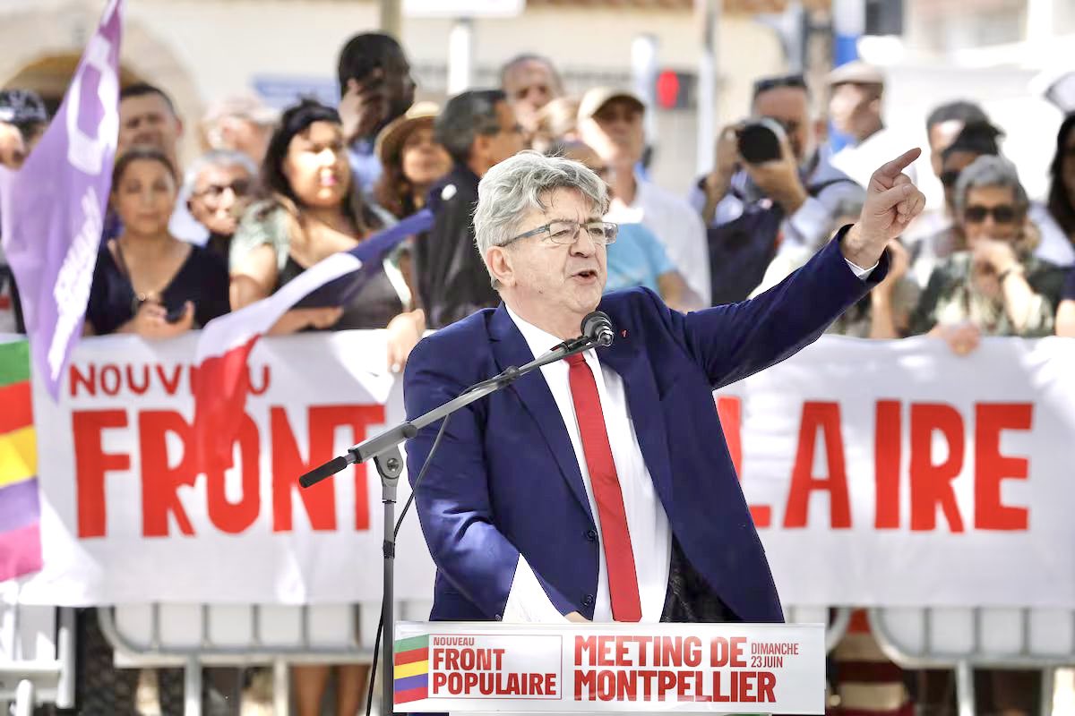 Viva il #FrontePopolare. 
Fermata la destra. 

E ora una pagina nuova per la #Francia e per l’ #Europa. 
#Melenchon deve governare. 

Gusto per la felicità che ora rischiara tutta la #Francia.

#7luglio