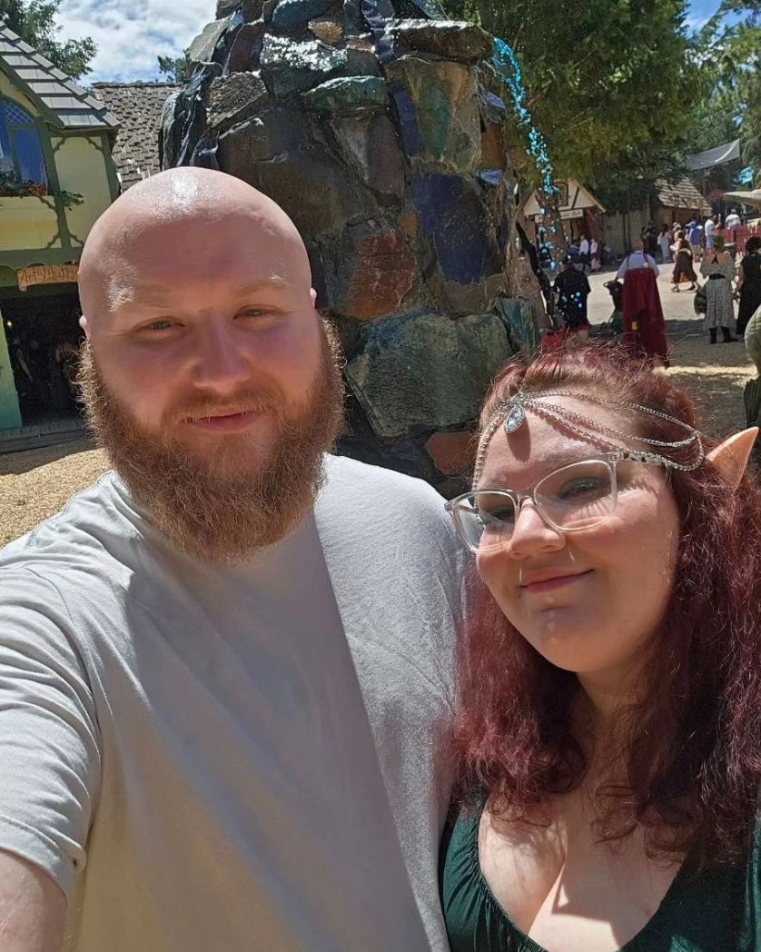 Emilou178's tweet photo. I also forgot to post ren faire photos here 😅 https://t.co/qBNOYafjuL