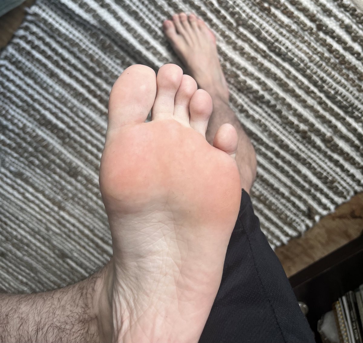 Went sockless today 🤤