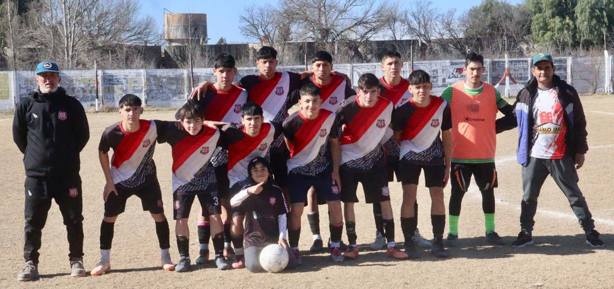 ClubSeptiembre's tweet photo. Ganó la Quinta ⚽️🇾🇪

#10DeSeptiembre se recuperó con victoria y le ganó 2 a 1 a Libertad en Quinta División. 

#Trico2024 ⚫️⚪️🔴 #10DeSeptiembre🇾🇪 https://t.co/1BSdFIViGd