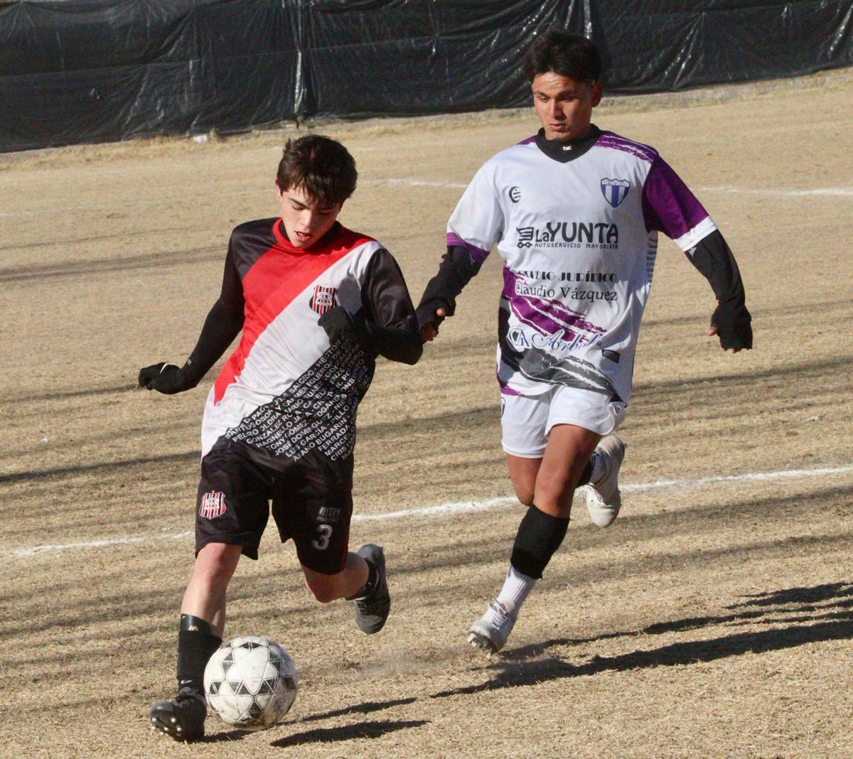 ClubSeptiembre's tweet photo. Ganó la Quinta ⚽️🇾🇪

#10DeSeptiembre se recuperó con victoria y le ganó 2 a 1 a Libertad en Quinta División. 

#Trico2024 ⚫️⚪️🔴 #10DeSeptiembre🇾🇪 https://t.co/1BSdFIViGd