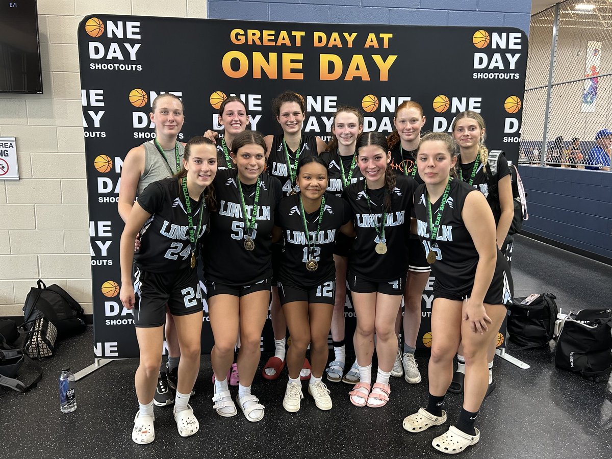 🏀Congrats to Lincoln Basketball Elite, HS Girls Red Champion at today's Chicago Summer Shootout.

☀️NEXT UP: July 13-14 National Summer Slam. Register at:
onedayshootouts.com