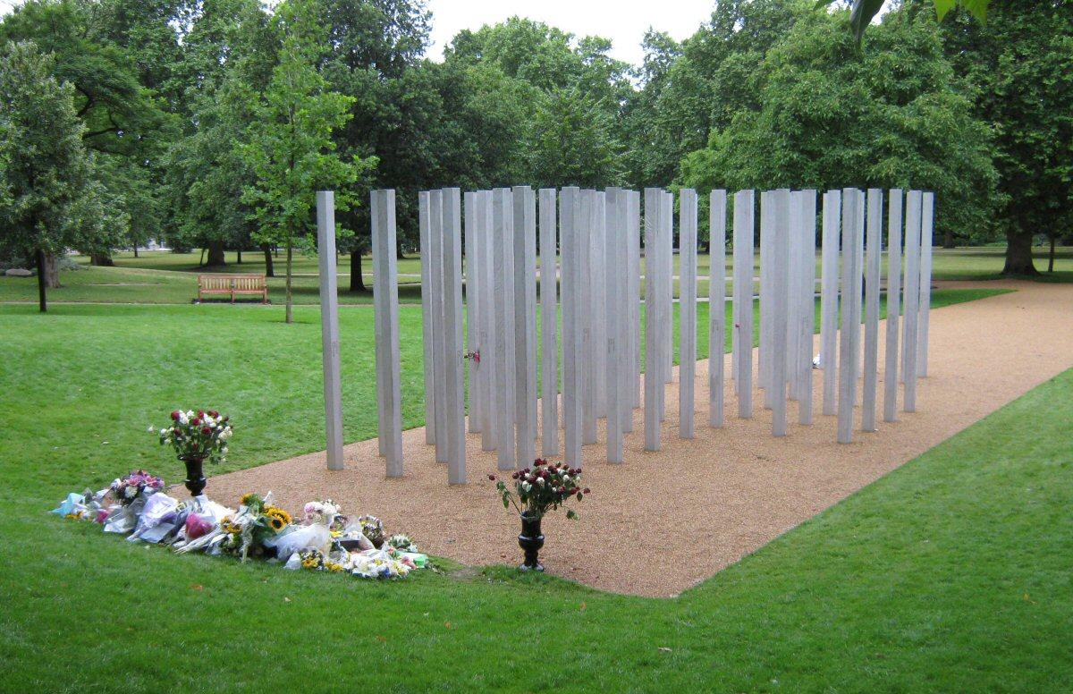 My_Name_Is_Ruin's tweet photo. @LeoKearse #NeverForget
Followers of #islam the (self-proclaimed) #religionofpeace carried out this and countless other unprovoked attacks on #innocent #children, #women and men and now they march through the streets supporting #terrorist groups & calling for further atrocities
#RIPLondon https://t.co/nuTwPB25ED