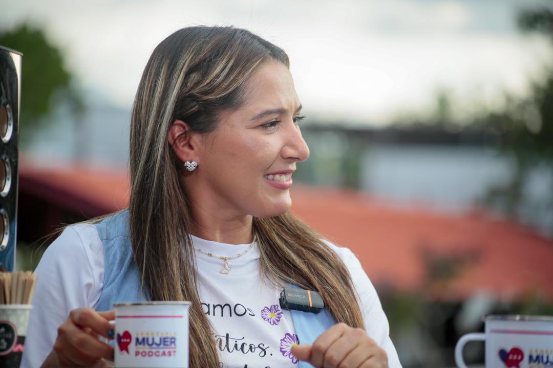 🗣️Min. <a href="/jhoagaby/">Jhoanna G Carrillo M</a> en #VenezuelaMujerPodcast con <a href="/DhelizAlvarez/">Dheliz Álvarez</a>: “Quien diga que en su familia no ha tenido a alguien cercano, productor, abuelo bisabuelo si busca en su genealogía, va a encontrar que de una u otra manera viene de un conuco”