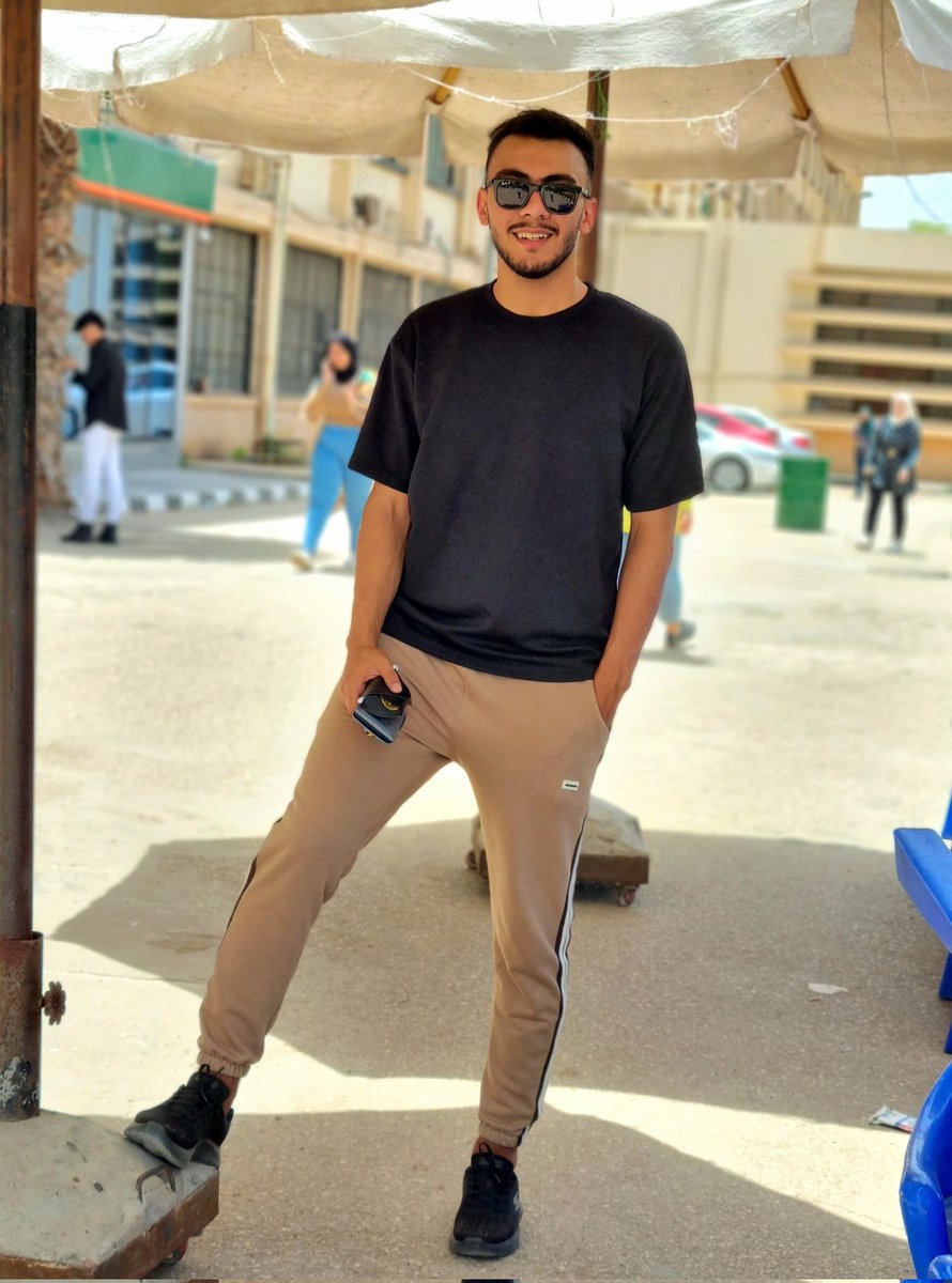 Elbondok10's tweet photo. الحمدلله🤍
رسمياا بشمحااسب محمود 🧑‍🎓🤭😹 https://t.co/pLM1M1dWzr