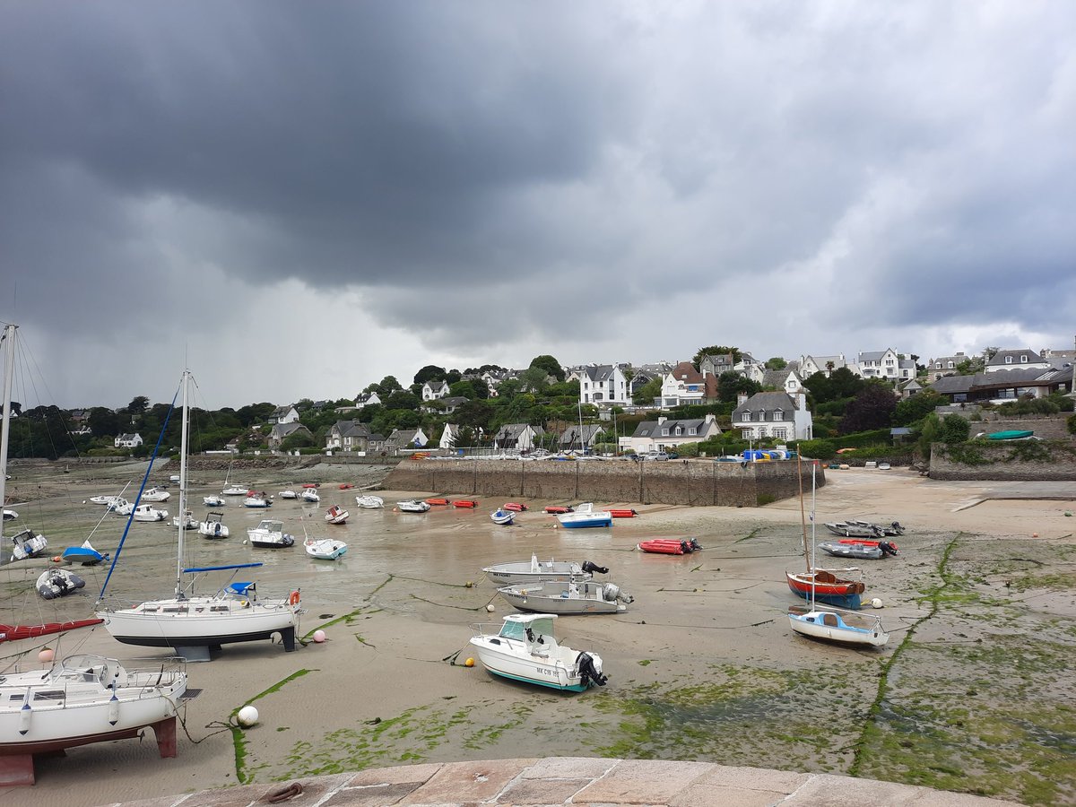 PICO2935's tweet photo. Le bonjour de #Locquirec #Finistère https://t.co/jY0u2eoVyU