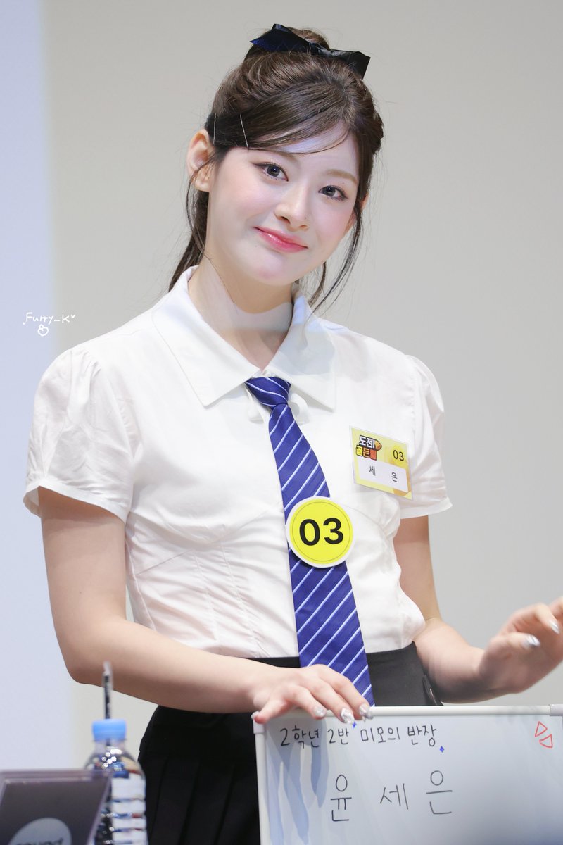 Furry_k_'s tweet photo. 240707 팬싸 

2학년 2반 미모의 반장✨
                           윤세은 안녕~~~
#STAYC #세은 
#스테이씨 #SEEUN 
#공주와또 https://t.co/YCfpf1aScY
