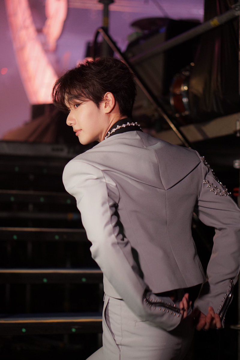 trendies2604's tweet photo. ขอบคุณพี่ไนซ์ที่ให้โอกาสมาทำชุดหล่อๆให้น้องนายอีกหลายๆรอบค่าาา  #นายท่านกรชิต #MIXEDPOPFESTxNINE @nicesirichai65 https://t.co/TIVYvtt1Fw