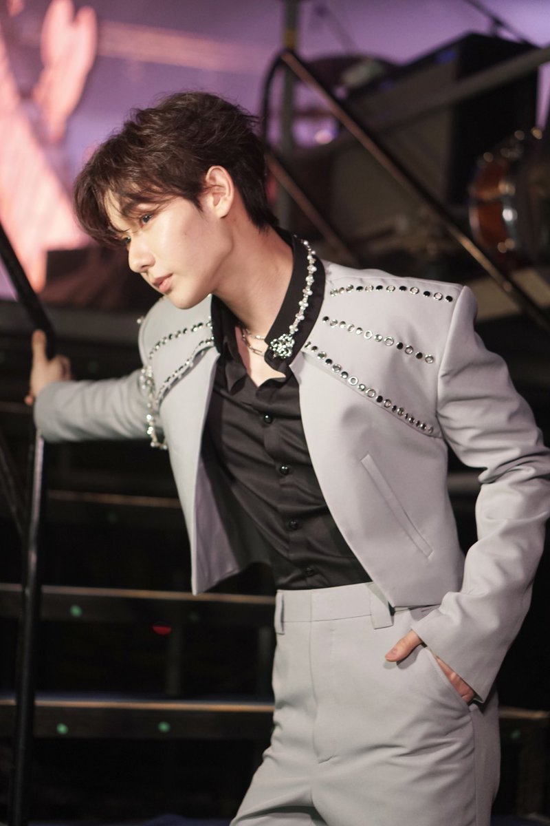trendies2604's tweet photo. ขอบคุณพี่ไนซ์ที่ให้โอกาสมาทำชุดหล่อๆให้น้องนายอีกหลายๆรอบค่าาา  #นายท่านกรชิต #MIXEDPOPFESTxNINE @nicesirichai65 https://t.co/TIVYvtt1Fw