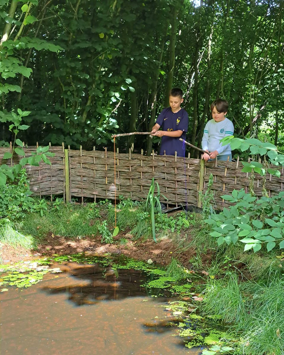 NatureExplDerby's tweet image. The children wood whittled, decorated pinecones to play a game, made fishing rods and fish, den building, sewing. 

We still have 2 weeks left working in schools and 1:1 provisions will continue through summer. 
We look forward to expanding into more schools from September.
Sarah