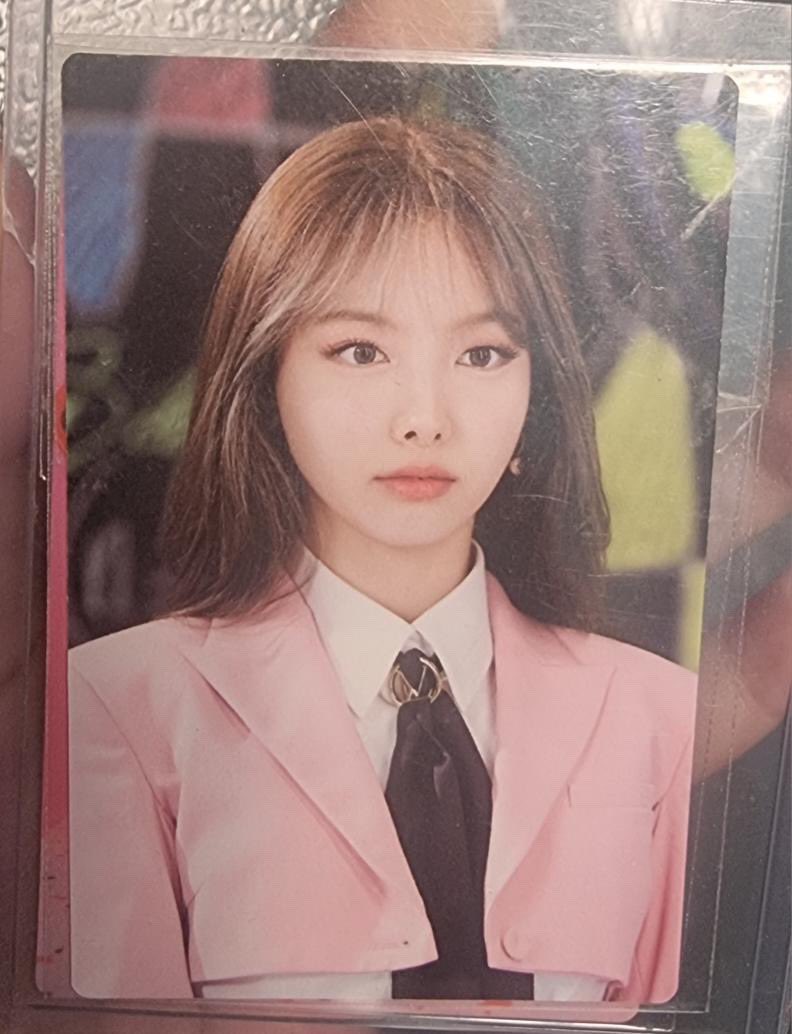 bleuwms's tweet photo. wts lfb FOL UNSEALED ALBUM
good &amp; mint condi strictly sold as set qyop, dm to negotiate

preferably within Cebu only

tags :
wts Ifb FOL formula of love album nayeon pc chaeyoung pc https://t.co/fhONMGYK6z