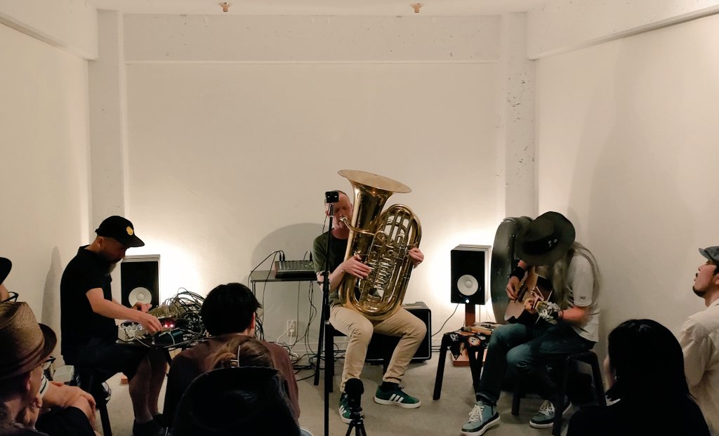 ox_ot's tweet photo. 7月7日 ㈰ 夜
【来日】Martin Taxt 🇳🇴
■Martin Taxt(tuba)@Mtaxt
■Toshimaru Nakamura: 中村としまる(No Input Mixing Board)@toshimarunakam
■Tetuzi Akiyama: 秋山徹次(guitar) https://t.co/QQa9JMmMhR
