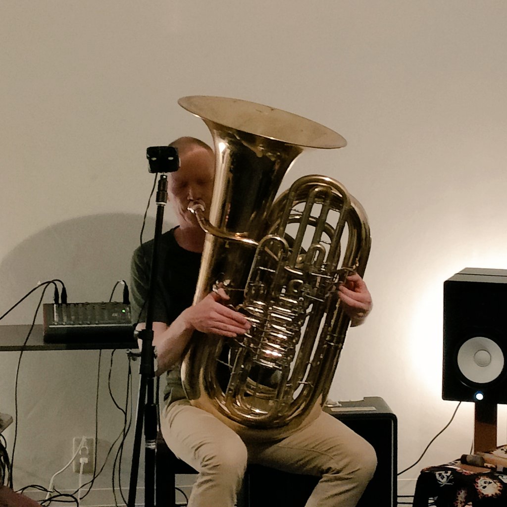 ox_ot's tweet photo. 7月7日 ㈰ 夜
【来日】Martin Taxt 🇳🇴
■Martin Taxt(tuba)@Mtaxt
■Toshimaru Nakamura: 中村としまる(No Input Mixing Board)@toshimarunakam
■Tetuzi Akiyama: 秋山徹次(guitar) https://t.co/QQa9JMmMhR