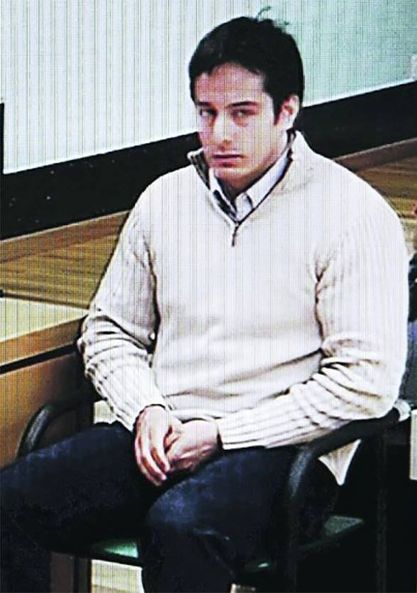 Hoy queremos recordar a Nagore Laffage. Tenía veinte años cuando fue asesinada el 7 de julio del 2008 por el hombre de la foto contigua: José Diego Yllanes.

Se conocieron de madrugada en la noche de San Fermín. Se gustaron y decidieron ir a casa de él. Una vez allí se besaron,