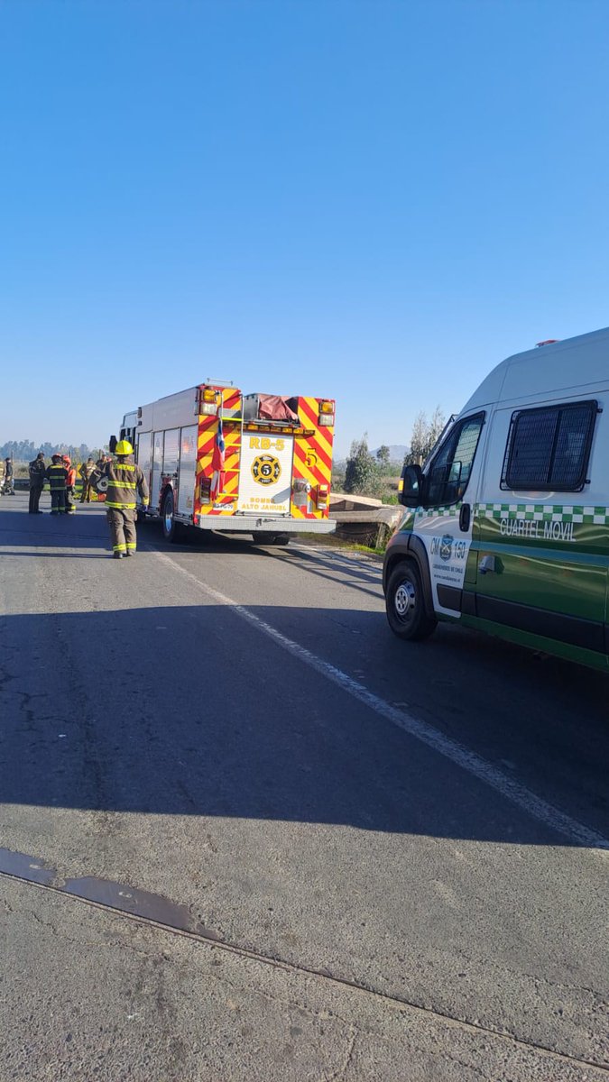 portalpirque's tweet photo. Ahora⚠️ Accidente Vehicular en Puente Huidobro con resultado fatal. Se trataría de auto particular contra motocicleta. Bomberos en el lugar. RUTA CERRADA.
#Pirque #Buun https://t.co/PkzByliXwt