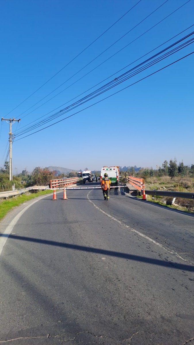 portalpirque's tweet photo. Ahora⚠️ Accidente Vehicular en Puente Huidobro con resultado fatal. Se trataría de auto particular contra motocicleta. Bomberos en el lugar. RUTA CERRADA.
#Pirque #Buun https://t.co/PkzByliXwt