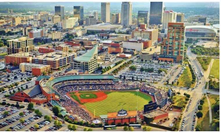 502lance's tweet photo. Louisville Slugger Field is one of the gems of @MiLB. The @LouisvilleBats have an outstanding facility. Here’s a thread of outstanding minor league ballparks starting with this gem on the banks of the Ohio River. https://t.co/iuxQTsa5pP